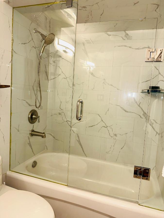 Deluxe Double Room Ii- Hazel Stays มิสซิสซอกา ภายนอก รูปภาพ